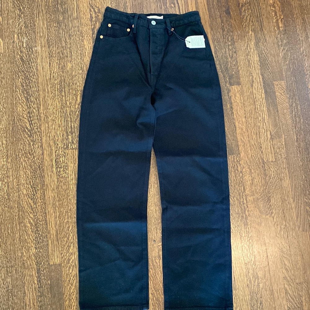 NWT Levis Black Ribcage - 28